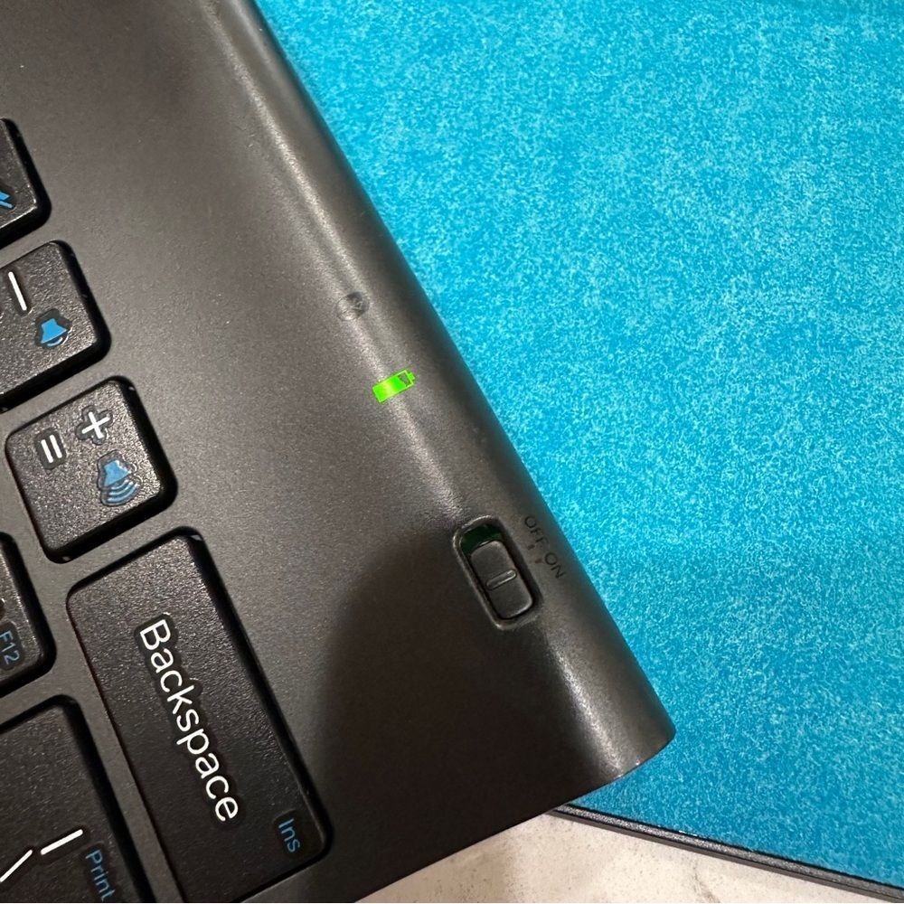 Logitech Wireless tablet Keyboard and stand - Picture 8 of 13